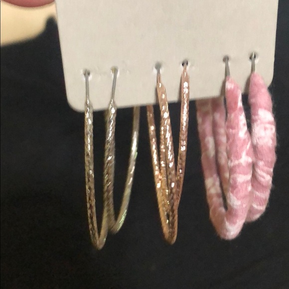3 pairs of hoop earrings from Aeropostale - Picture 3 of 3